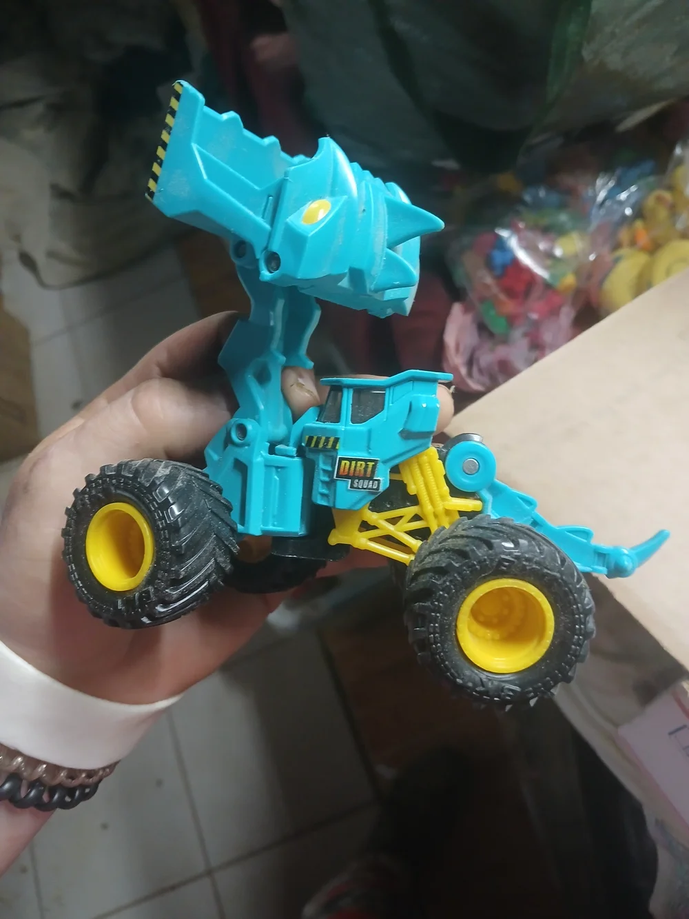 scale Spin Master Monster Jam Dirt Squad Scoopz Aqua